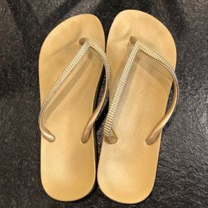 Gap Flip Flops